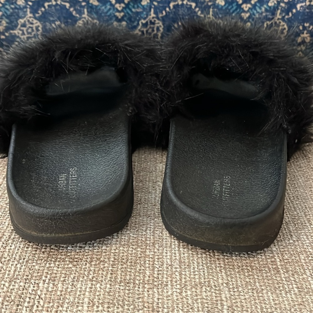 Urban outfitters black fuzzy slippers, size 8 - Picture 4 of 5